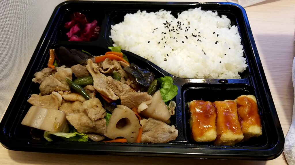 リゾートバイト　弁当　賄　トマム　夜